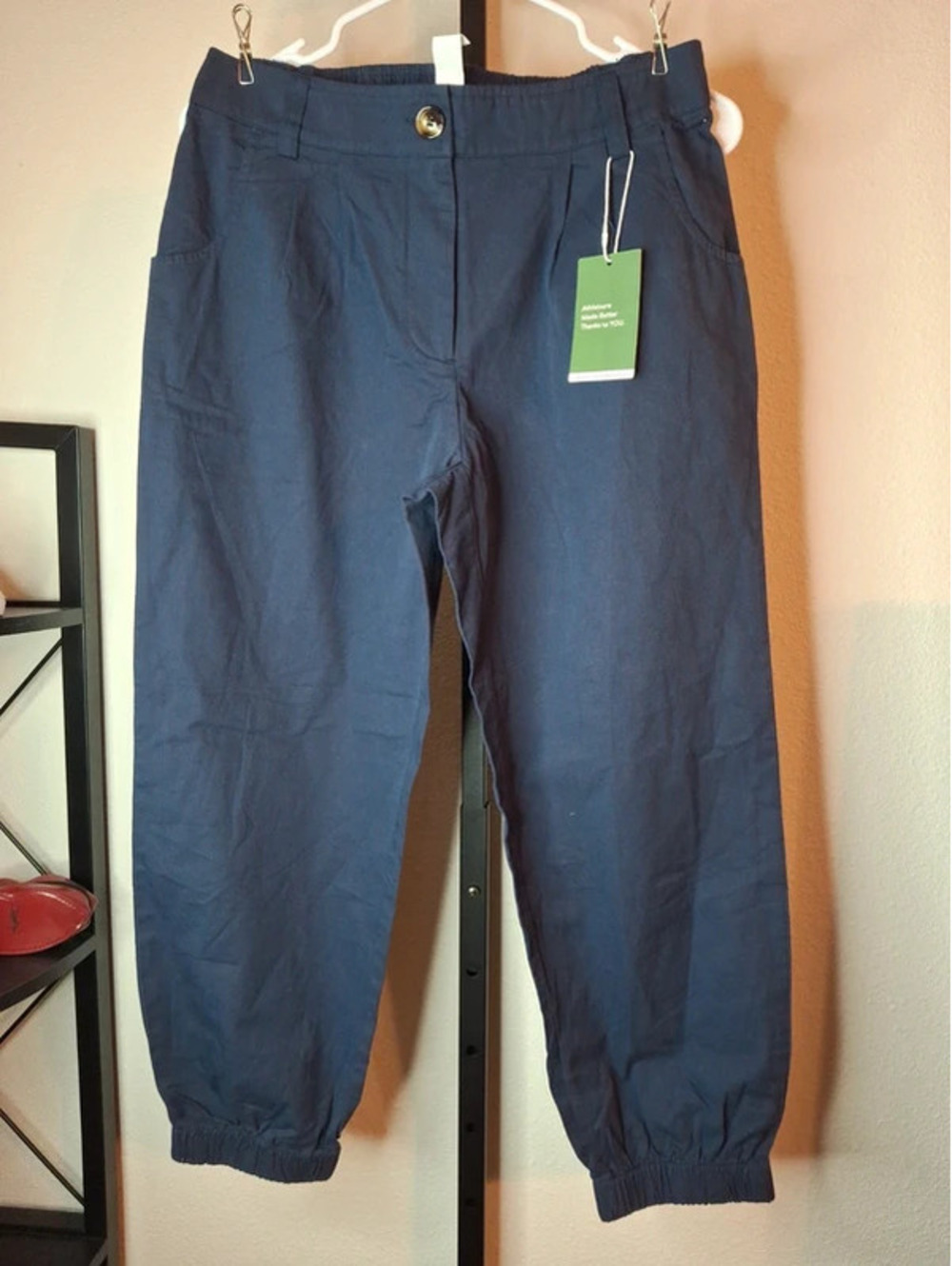 Halara navy blue women's mid-rise button-closure jogger capris size M Reg